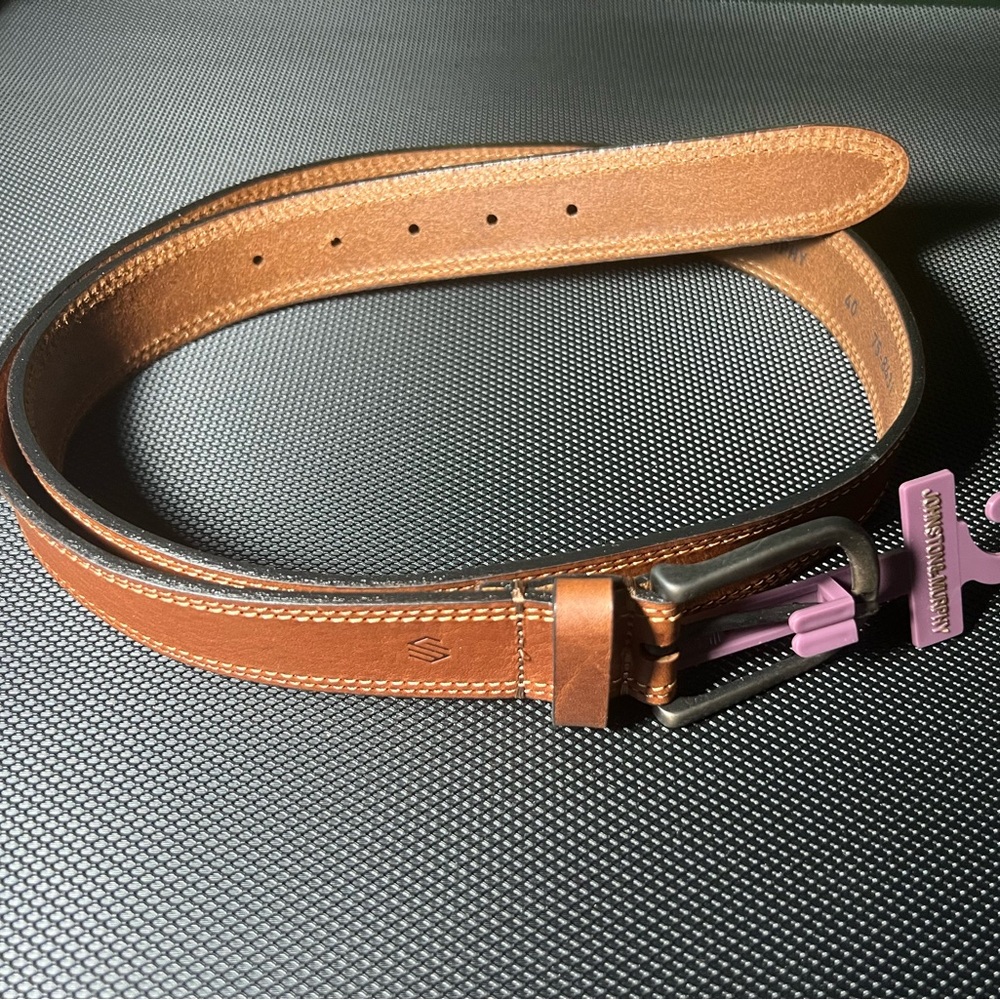 NEW JOHSNTON & MURPHY TAN BELT SIZE: 40